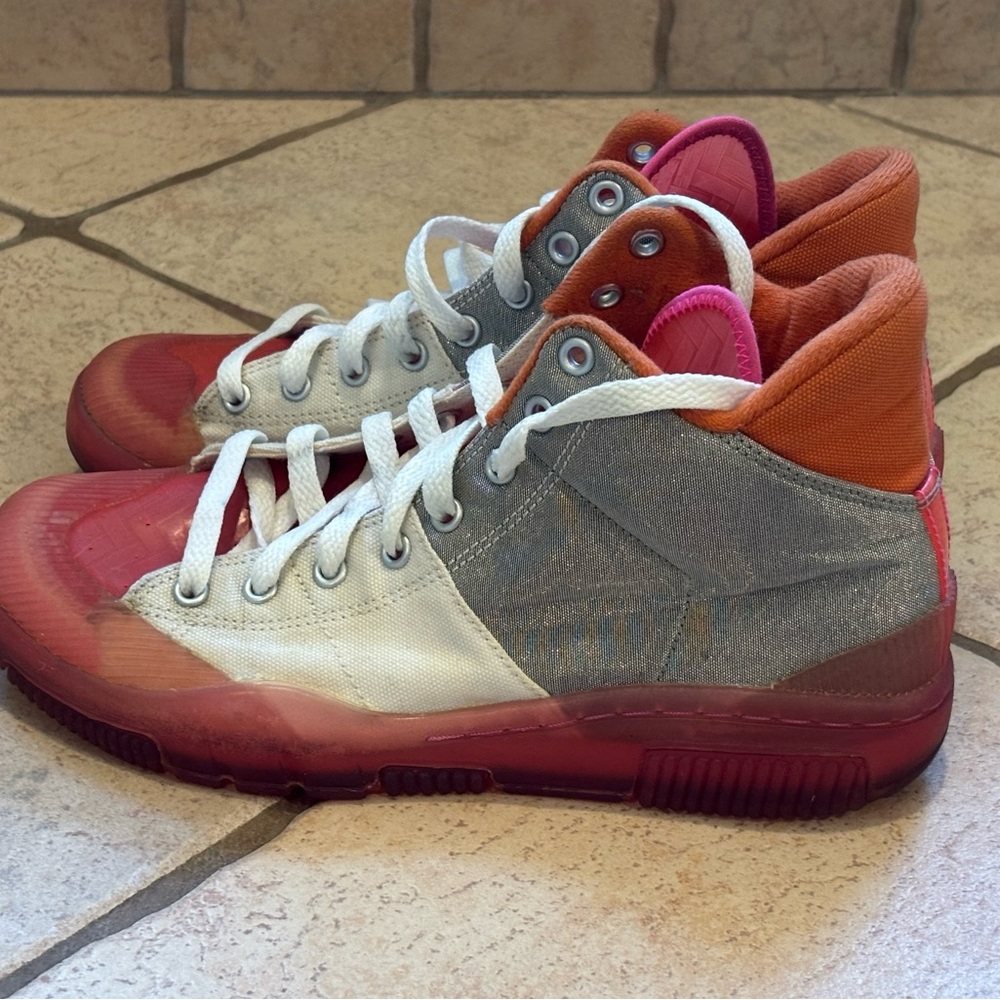 Nike Outbreak Pink Women’s 7 High-Top Sneakers